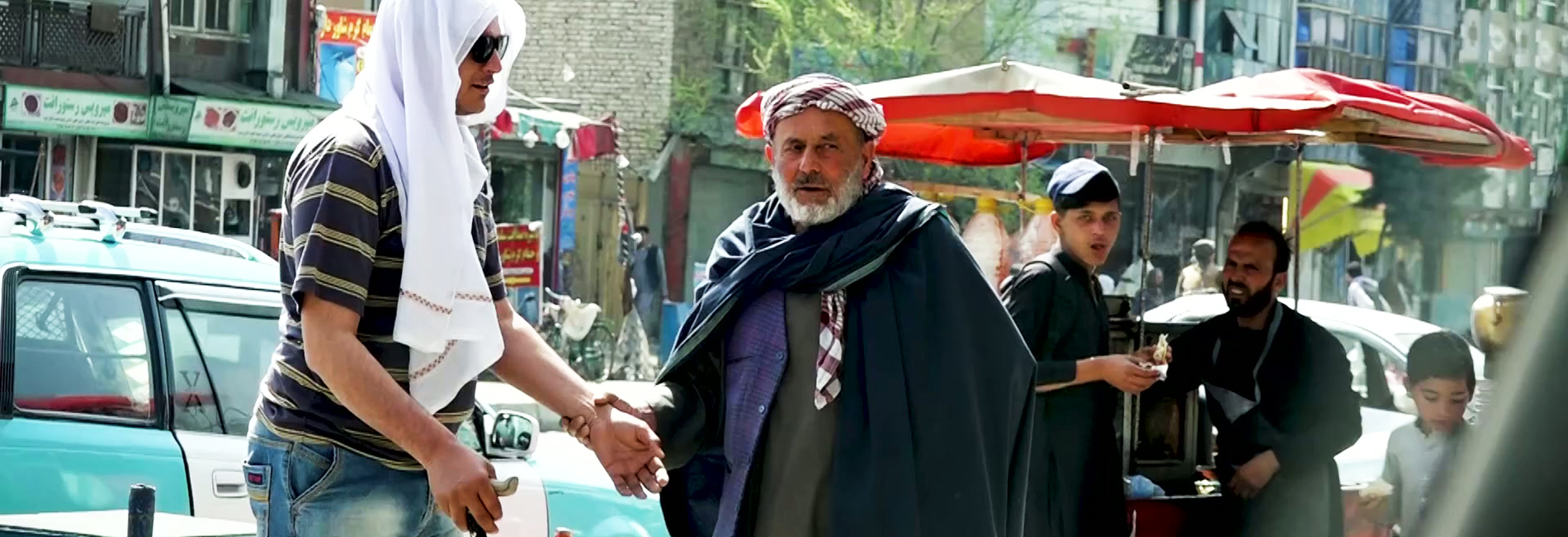 کمره مخفی: دزدی پول از فرد نابینا- آریانا