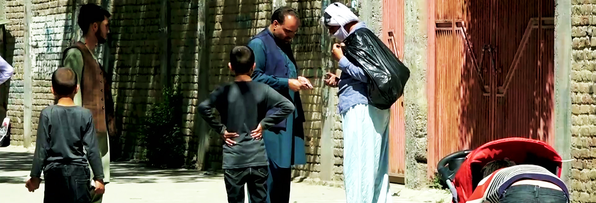 کمره مخفی: آیفون ۱۴ را به ۲۰۰ افغانی میخری؟- آریانا
