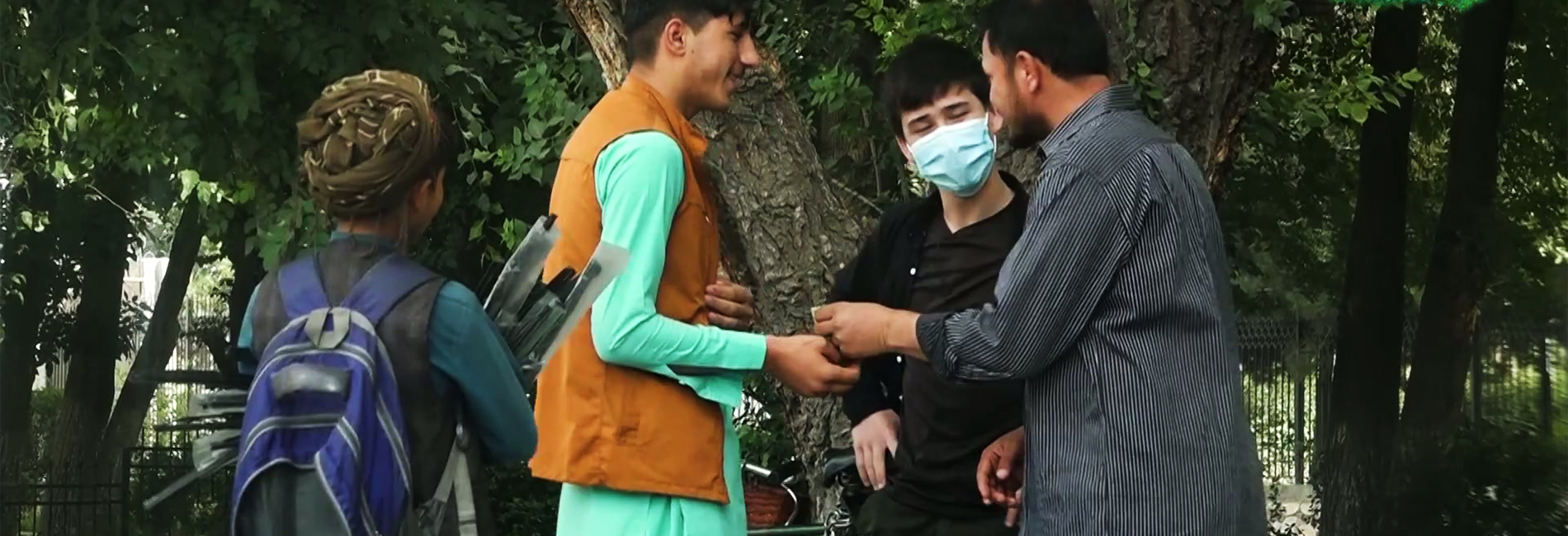 شخص بی خانمان و پول خواستن از مردم- آریانا