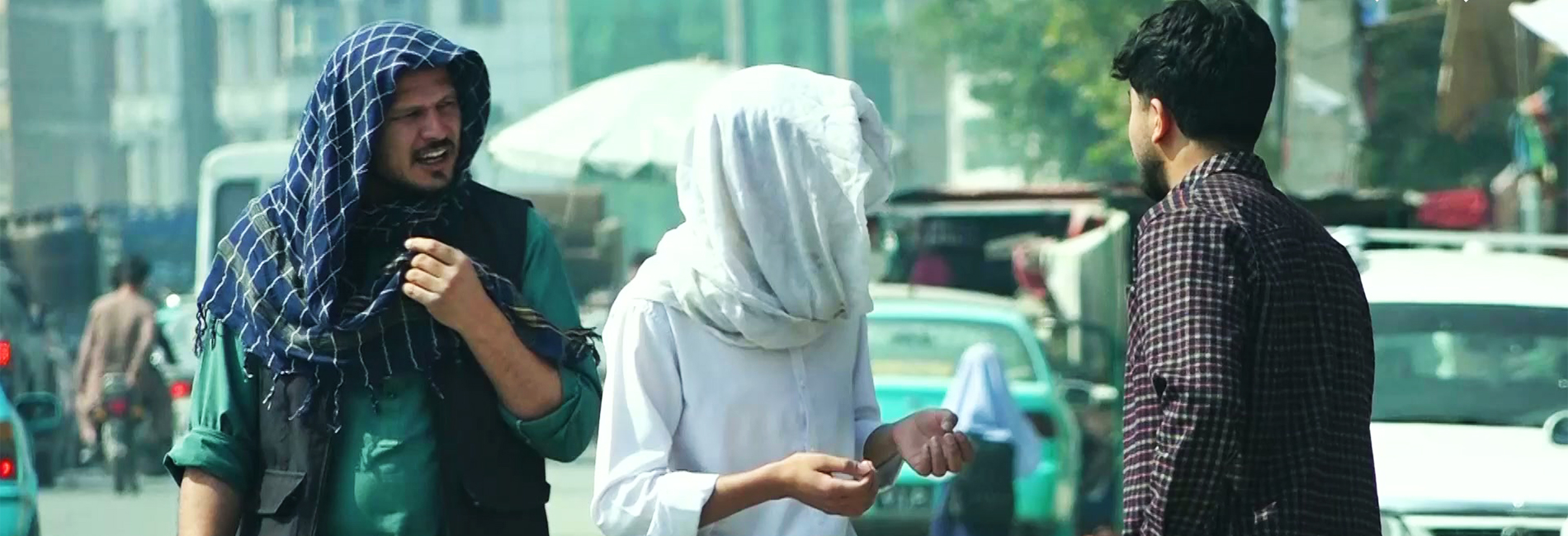 کمره مخفی: چرا به گدایگر پول زیاد دادی؟- آریانا