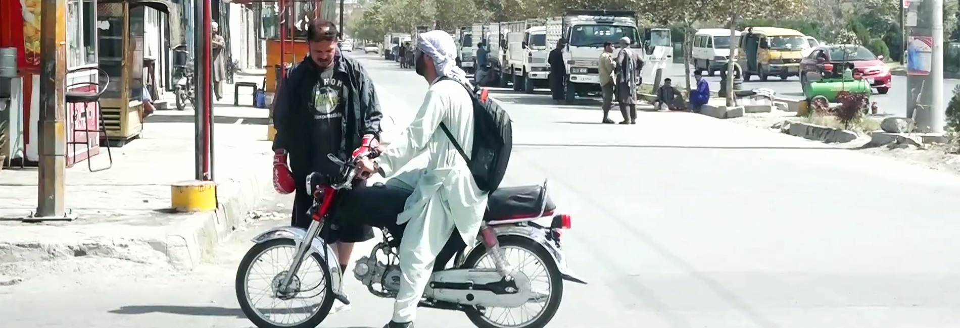 کمره مخفی: مشت زنی با مردم شهر(بخش اول)- آریانا