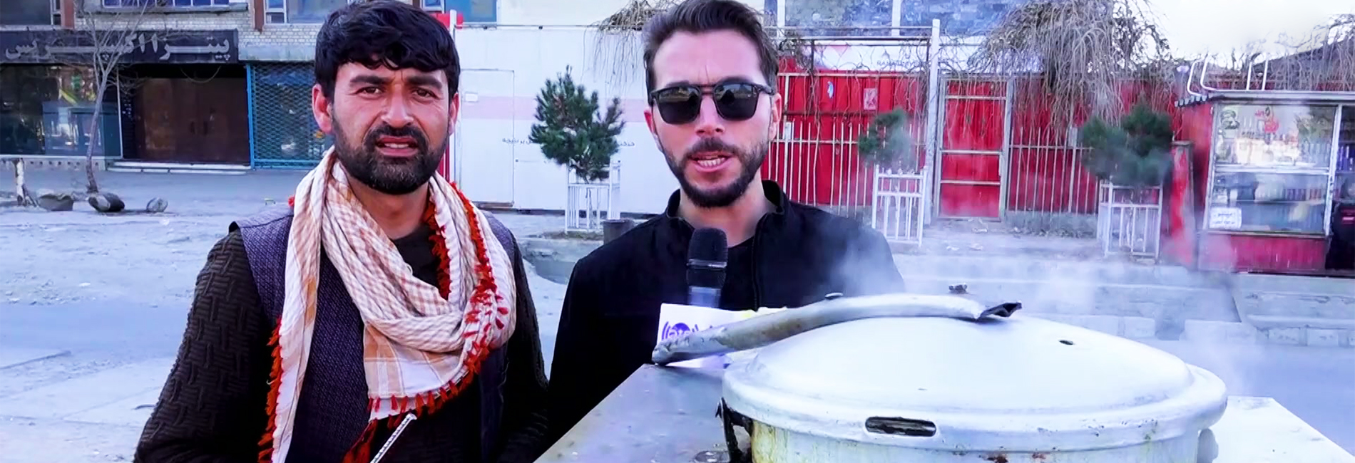 غذاهای خیابانی: چپس و برگر فروش کنار جاده، کابل- آریانا
